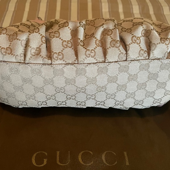 Small authentic Gucci bag 12 length 9 height - Picture 2 of 8